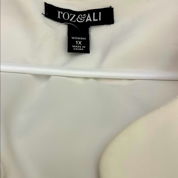 Roz & Ali Cream Blouse - Picture 3 of 6